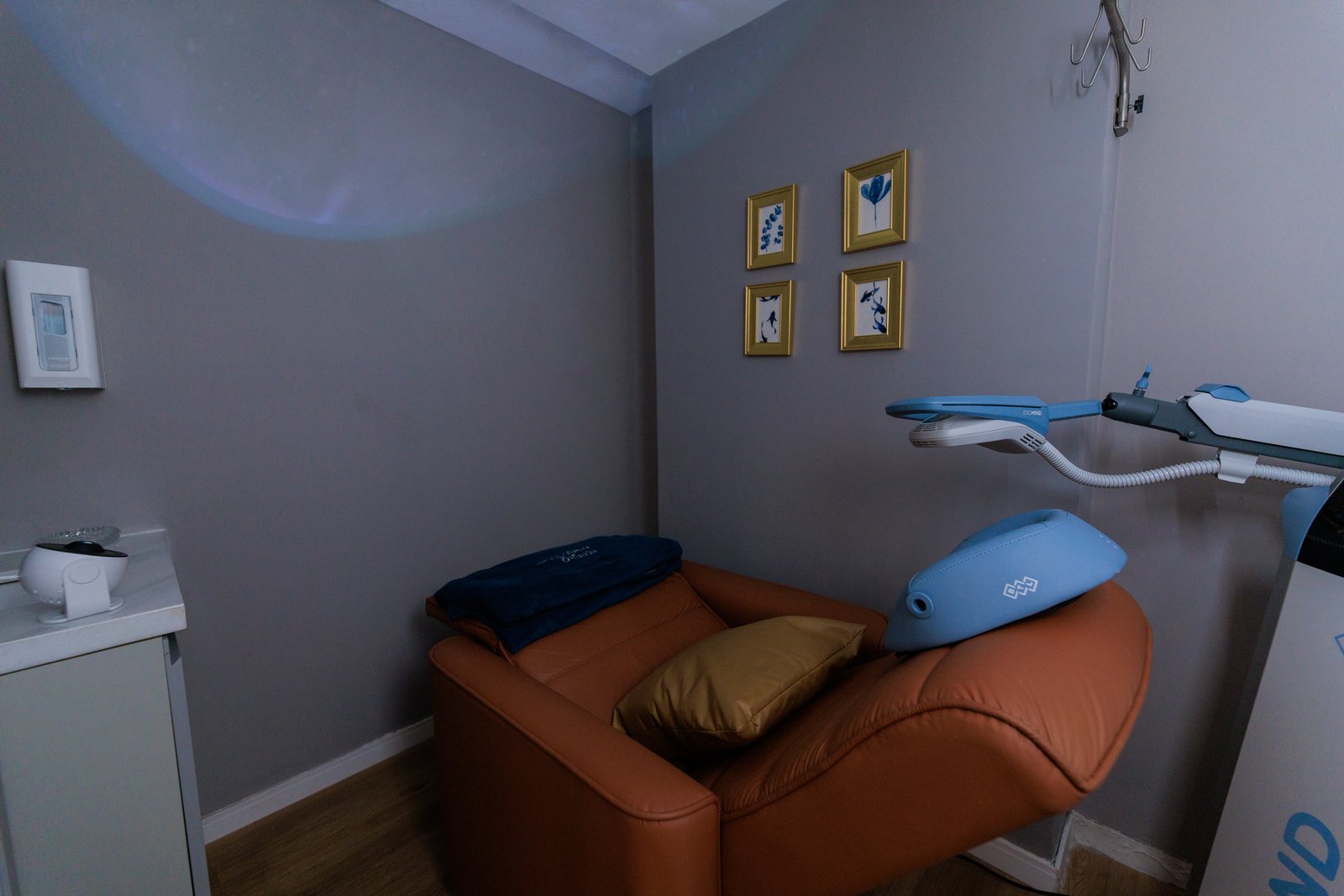 Sala de Estimulação Magnética Transcraniana com equipamento Exomind no Instituto Animus